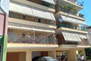 Πολυκατοικία πολυτελούς κατασκευής επί των οδών Ψαρρών και Μπαλαλαίων στην Χαλκίδα